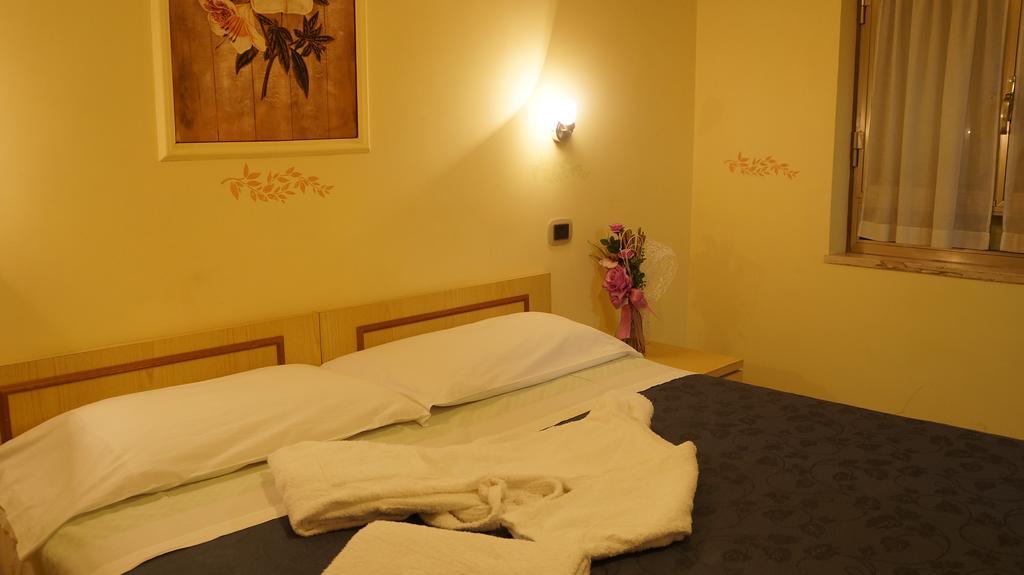 Hotel Villa Laura Ф'юджі Номер фото